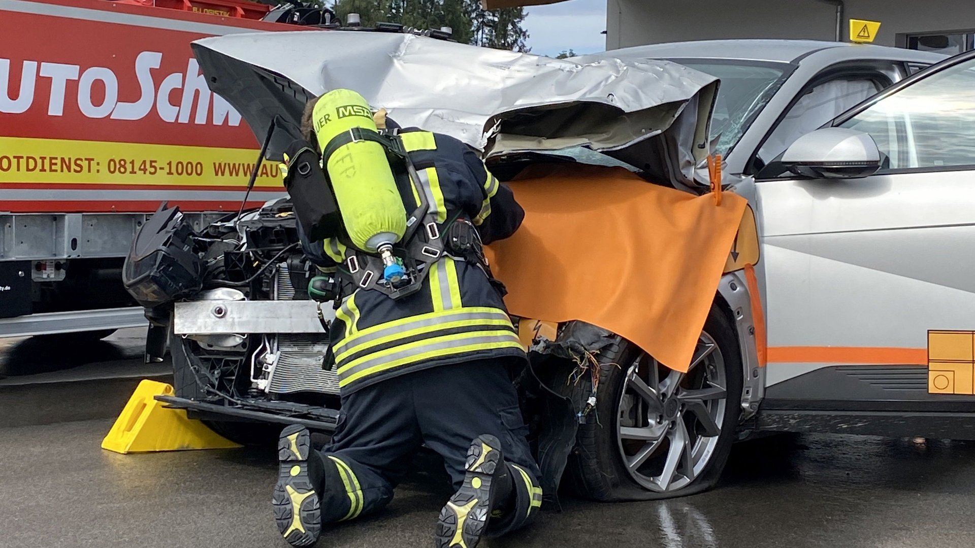 Workshop "Rettungsarbeiten an Hochvoltfahrzeugen"